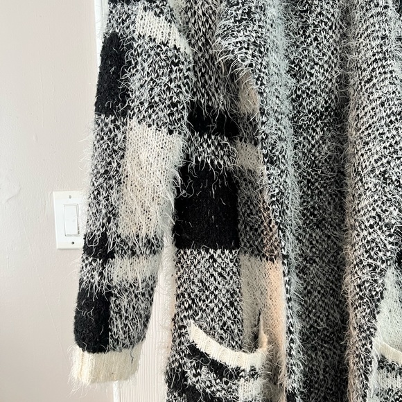 Oversized long comfy cardigan with hood - Picture 3 of 3